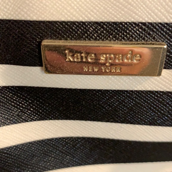 Kate Spade Tote - Picture 2 of 11